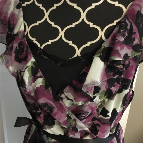 ELLE Dress - Picture 2 of 3